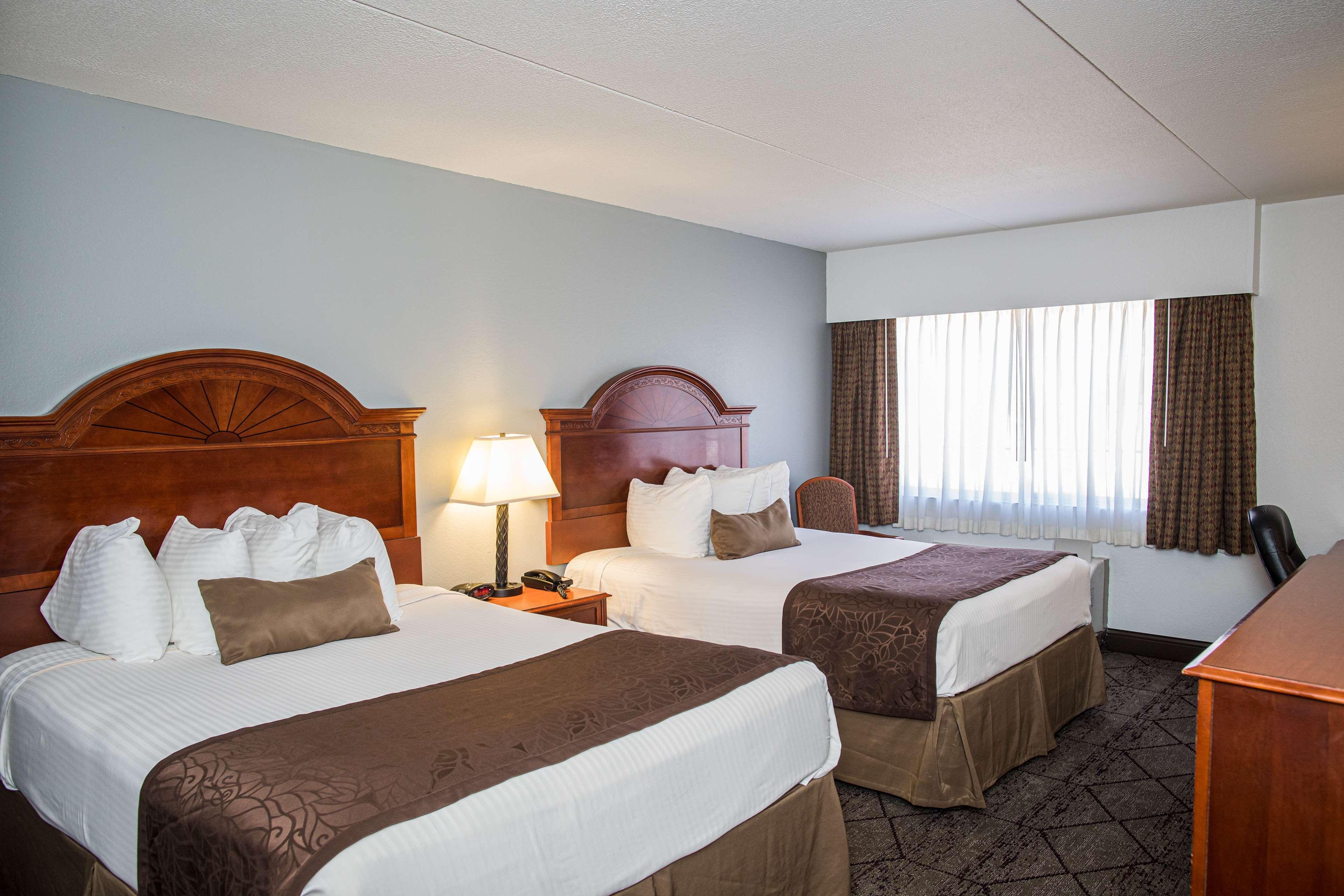 Best Western Plus Longbranch Hotel & Convention Center Сидър Рапидс Екстериор снимка