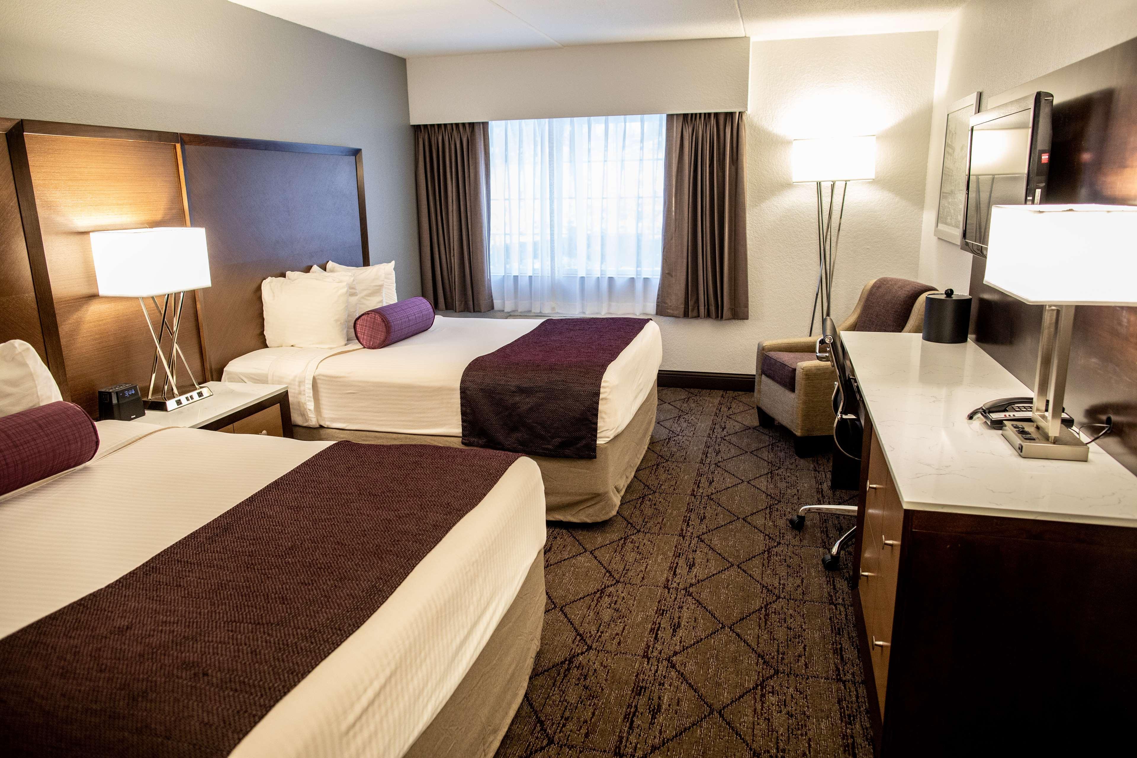 Best Western Plus Longbranch Hotel & Convention Center Сидър Рапидс Екстериор снимка