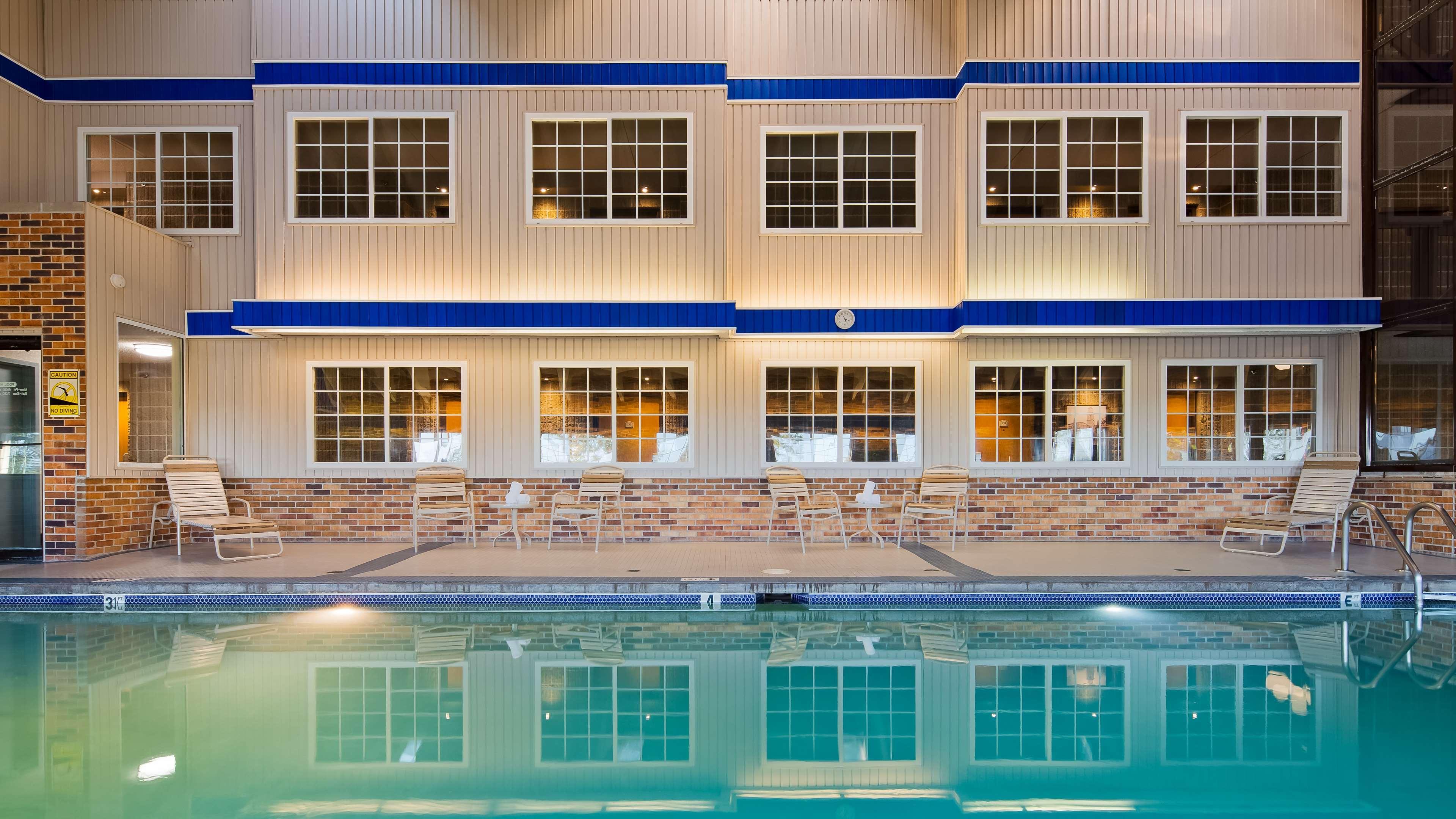 Best Western Plus Longbranch Hotel & Convention Center Сидър Рапидс Екстериор снимка