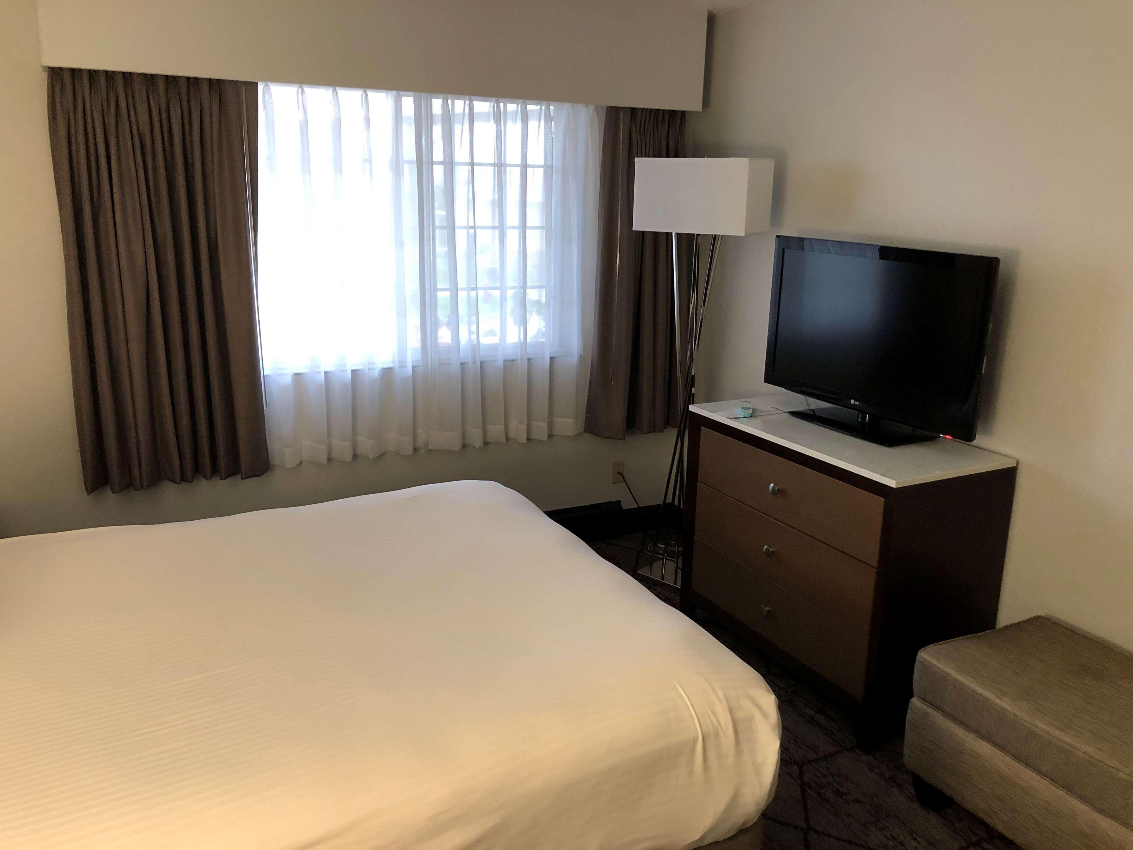 Best Western Plus Longbranch Hotel & Convention Center Сидър Рапидс Екстериор снимка