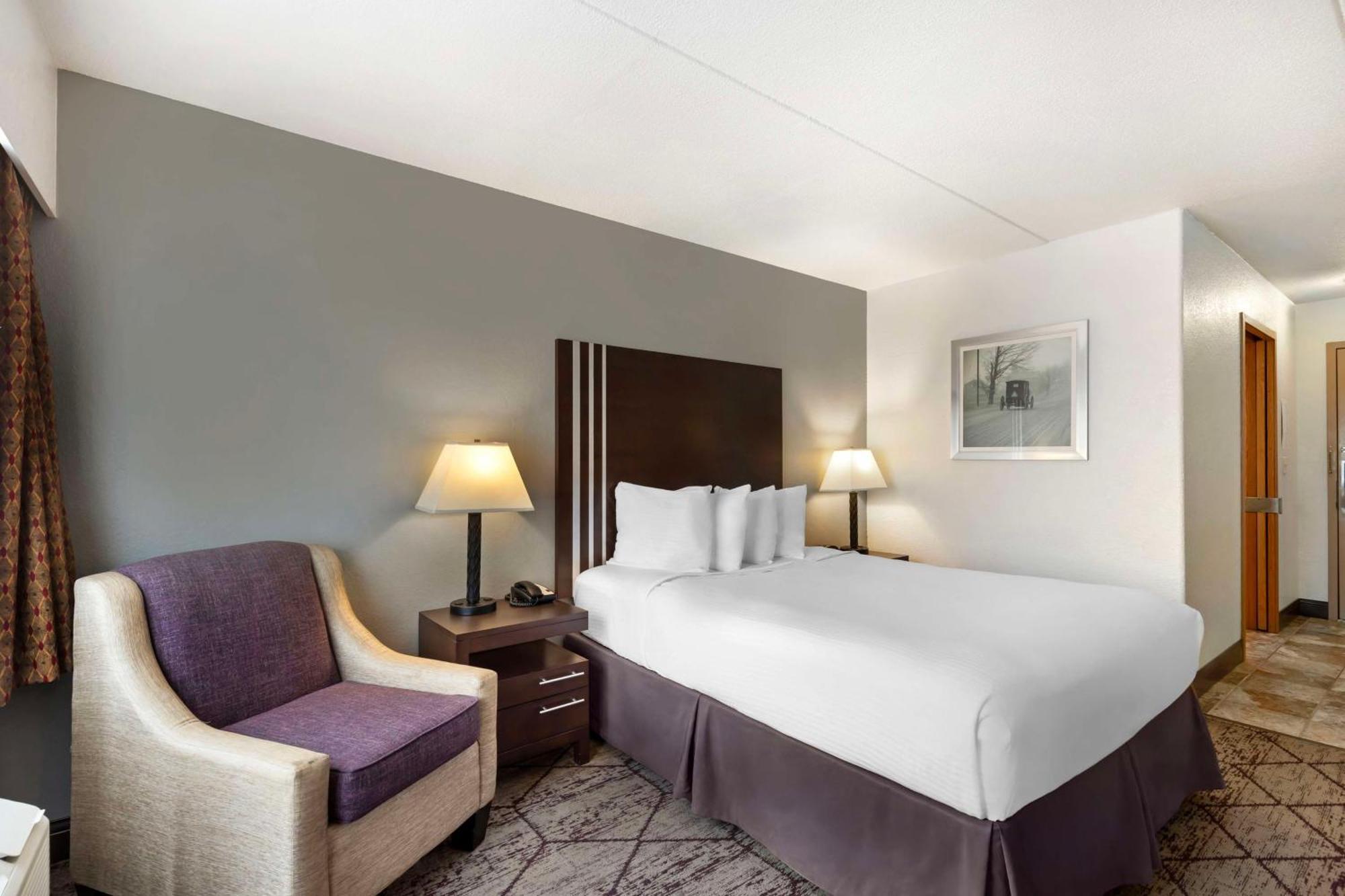 Best Western Plus Longbranch Hotel & Convention Center Сидър Рапидс Екстериор снимка